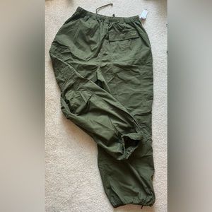 NWT ARITZIA Squad Pocket Parachute Pant (regular length, size small)